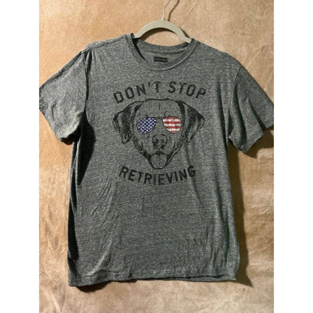 T-Shirt‎ pet lover DONT STOP RETRIEVING -with dog wearing size medium